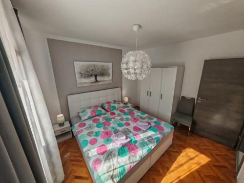 Ένα ή περισσότερα κρεβάτια σε δωμάτιο στο Sun house