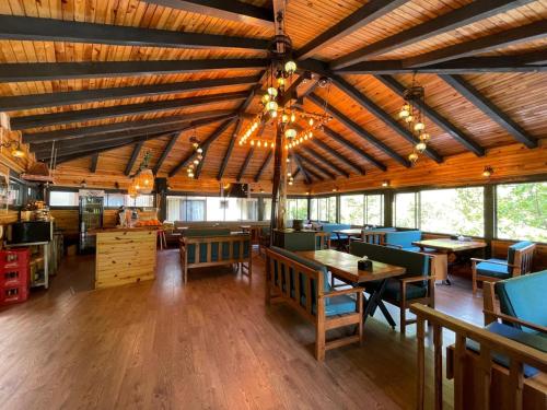 a restaurant with wooden ceilings and wooden tables and chairs at Lazmaris Suit in Çamlıhemşin