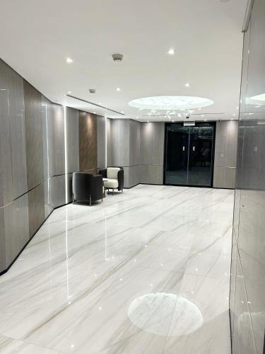 Vstupní hala nebo recepce v ubytování Charming spacious studio apartment in the heart of JBR By SWEET HOMES