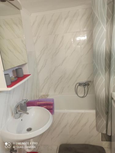 Ένα μπάνιο στο Studio apartman Petra