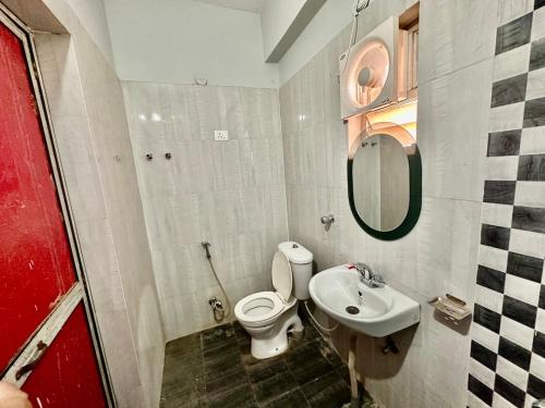 Ένα μπάνιο στο 2bhk Opulent Oasis 205