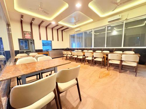 Khu vực hỗ trợ khách đi công tác/phòng hội thảo tại Jariaa Agro Tourism