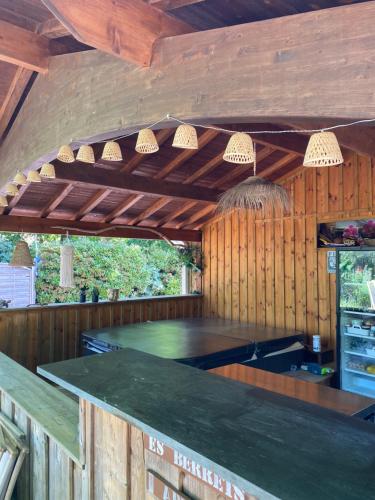 an outdoor bar with a ping pong table at Villa piscine chauffée & spa sur le Bassin d Arcachon - proche plage et océan in Lanton