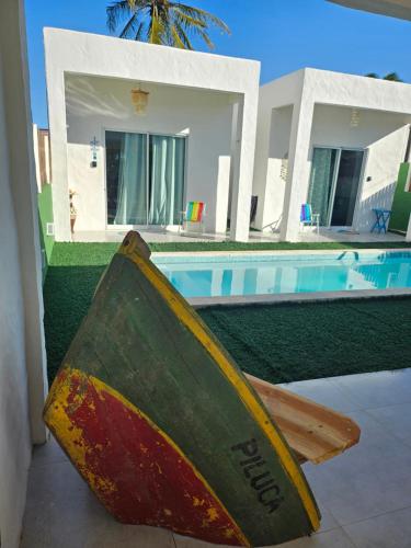 Der Swimmingpool an oder in der Nähe von KaBeat House Icaraizinho