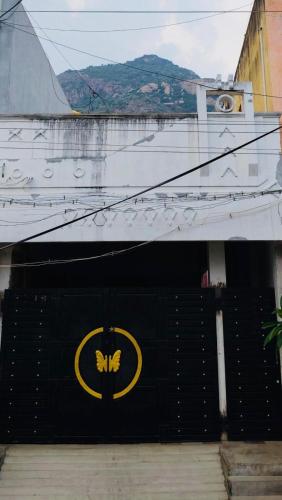 a black garage door with a yellow logo on it at Hillview Homestay in Tiruvannāmalai