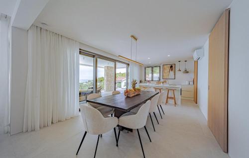 a kitchen and dining room with a table and chairs at Cozy Home In Prizba, Blato in Prizba