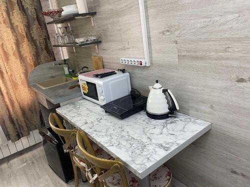 Virtuvė arba virtuvėlė apgyvendinimo įstaigoje Stop here