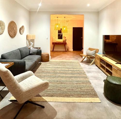 Posezení v ubytování Stunning Central Hermanus Home