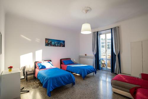 a bedroom with two beds and a couch at Casa Giorgia with Parking Space in Genova