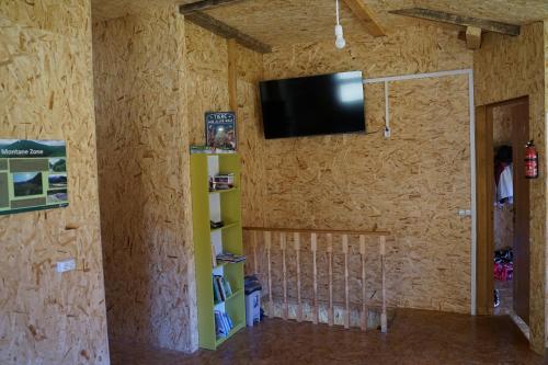 a room with a wall with a tv on the wall at Tebulo Biodiv&Guest House in Khone