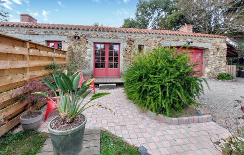 Κήπος έξω από το Stunning Home In Frossay With Wifi