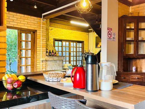 Η κουζίνα ή μικρή κουζίνα στο Hostel Morro do Finder