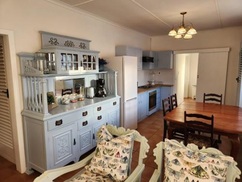 Una cocina o zona de cocina en At Let se Plek