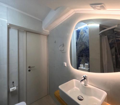 a bathroom with a sink and a mirror at Almyra in Finikounta