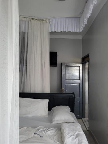 Cama o camas de una habitación en Greena Royal Suites