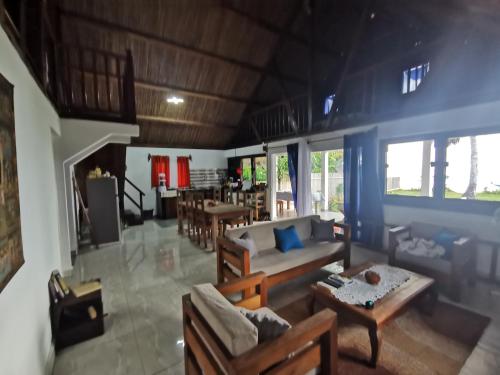 a living room with a couch and chairs and a table at Blue Lagoon villa en bord de plage in Sainte Marie