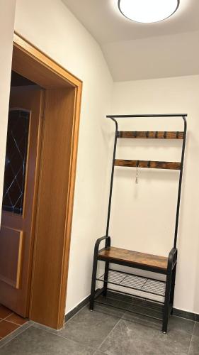 Fotografie z fotogalerie ubytování Monteurwohnung Vicy mit Gartenblick v destinaci Windach