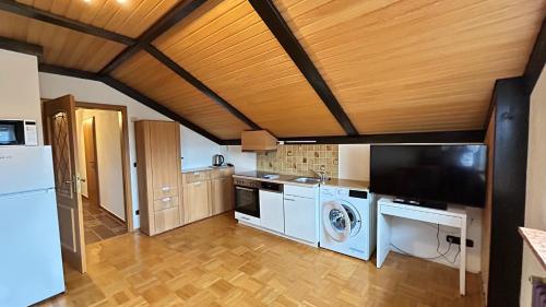 Kuchyň nebo kuchyňský kout v ubytování Monteurwohnung Vicy mit Gartenblick