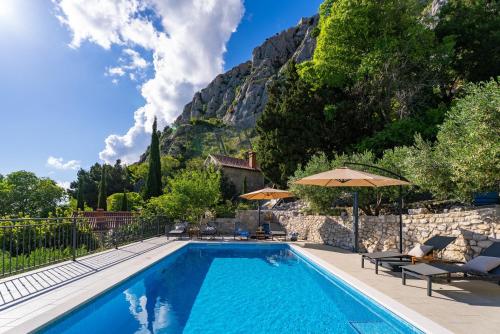 VILLA B2B with heated pool and panoramic sea views
