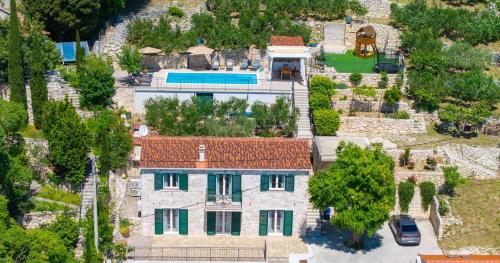 VILLA B2B with heated pool and panoramic sea views
