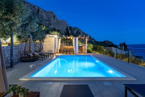 VILLA B2B with heated pool and panoramic sea views