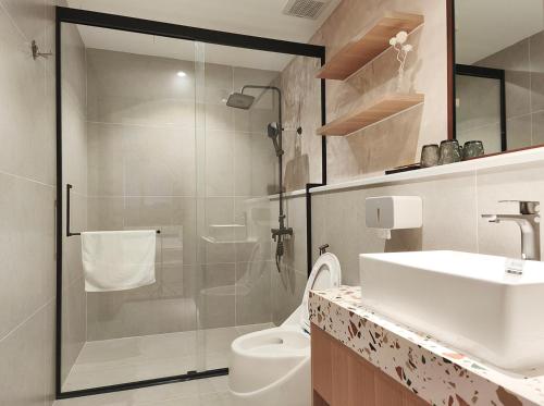 a bathroom with a shower and a toilet and a sink at Meraki Villa Đà Lạt in Khu Chi Lăng