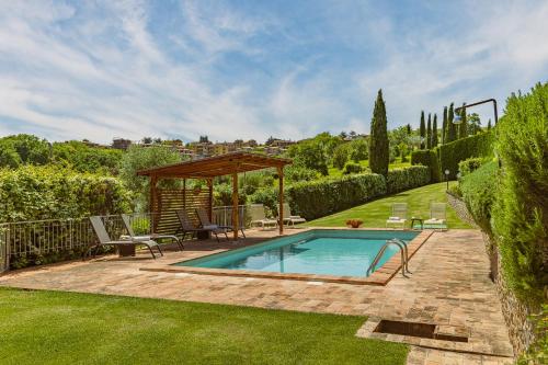 a swimming pool in a yard with a gazebo at PODERE BAIOCCO TENUTA in Città della Pieve