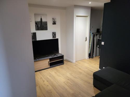 Photo de la galerie de l'établissement Chambre privée dans un appartement en colocation proche AEROPORT, GROUPAMA STADIUM, LDLC ARENA,EUROXPO,TRAMWAY, à Décines-Charpieu