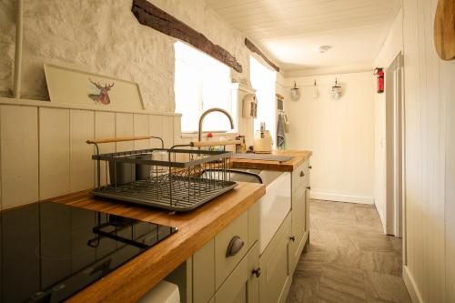 Kuchyň nebo kuchyňský kout v ubytování Ivy Cottage