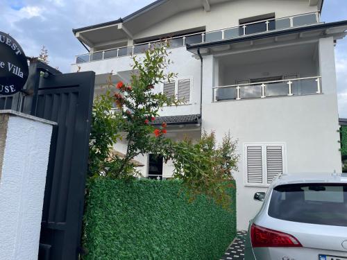 Guest House White Villa