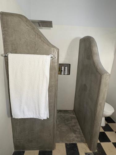 Bilik mandi di Livealot Villa