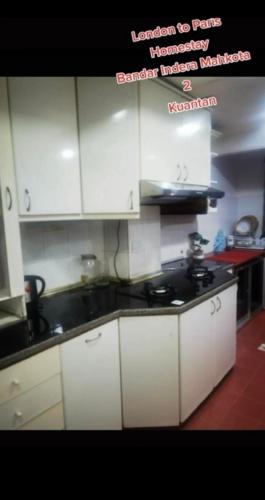 Кухня или мини-кухня в Wan homestay
