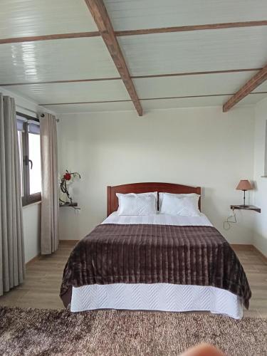 a bedroom with a large bed in a room at Quinta Pedreira dos Anjos in Provesende