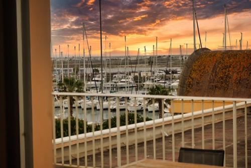 Appt 80 M2 VUE PORT - BAIGNOIRE BALNEO