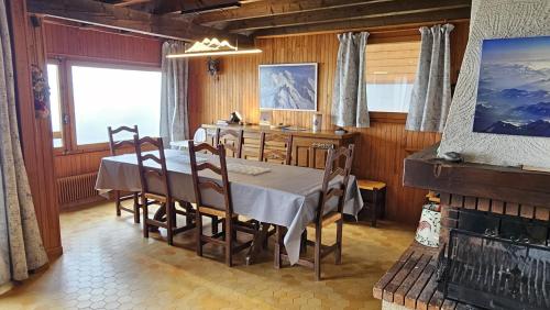 Posezení v ubytování Chalet les Alpages vue panoramique sur le lac Léman