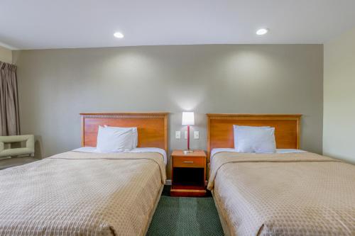 Ένα ή περισσότερα κρεβάτια σε δωμάτιο στο Budget Inn By OYO Natural Bridge I-81