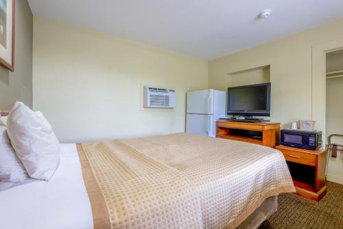 Ένα ή περισσότερα κρεβάτια σε δωμάτιο στο Budget Inn By OYO Natural Bridge I-81