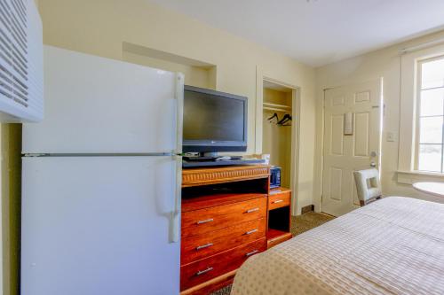 Η κουζίνα ή μικρή κουζίνα στο Budget Inn By OYO Natural Bridge I-81