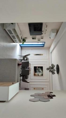 a room with a couch and a painting on the wall at Appartement costamar à 200m de la plage in Martil