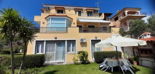 OYRANIA -Μαυροβούνι Γυθείου- Σπίτι με θέα