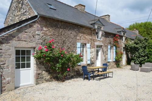 Maison de charme, jardin, 5km plage, côte d'Emeraude