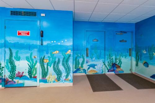 a room with a coral reef mural on the wall at Watson's Regency Suites in Ocean City