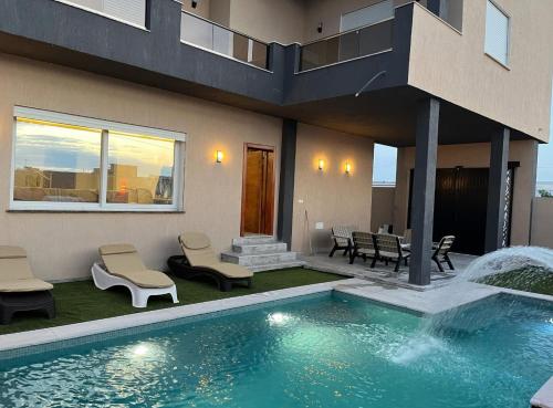 Swimmingpoolen hos eller tæt på Haouaria