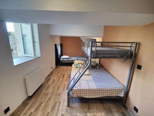 Ένα ή περισσότερα κρεβάτια σε δωμάτιο στο Maison au cœur des vignes 11 per