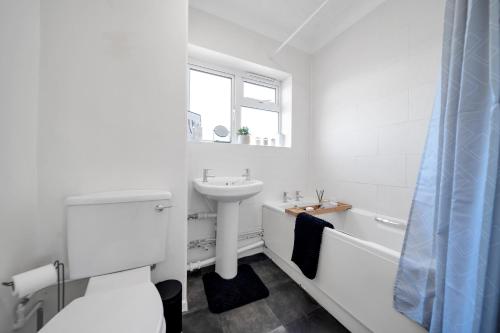 Phòng tắm tại Chic Colchester Flat