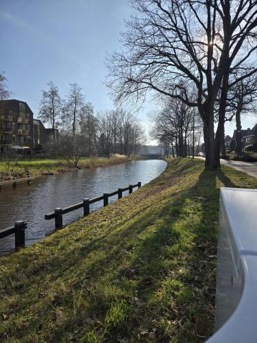 Výhled na řeku, která protéká v blízkosti apartmánu
