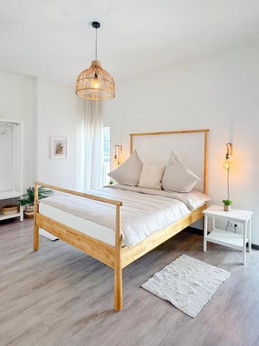 a bedroom with a large bed with white sheets at Deichstadt Apartments in Neuwied