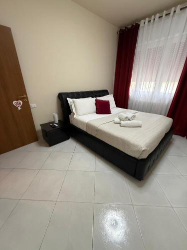 a bedroom with a bed and a red curtain at Casakevauri in Venice