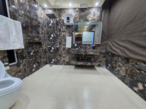 Ένα μπάνιο στο 818 GUEST House HOUSE 818 STREET 11 I-8