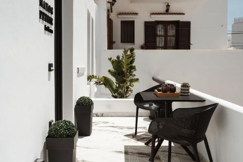 Naxos Petite In Town